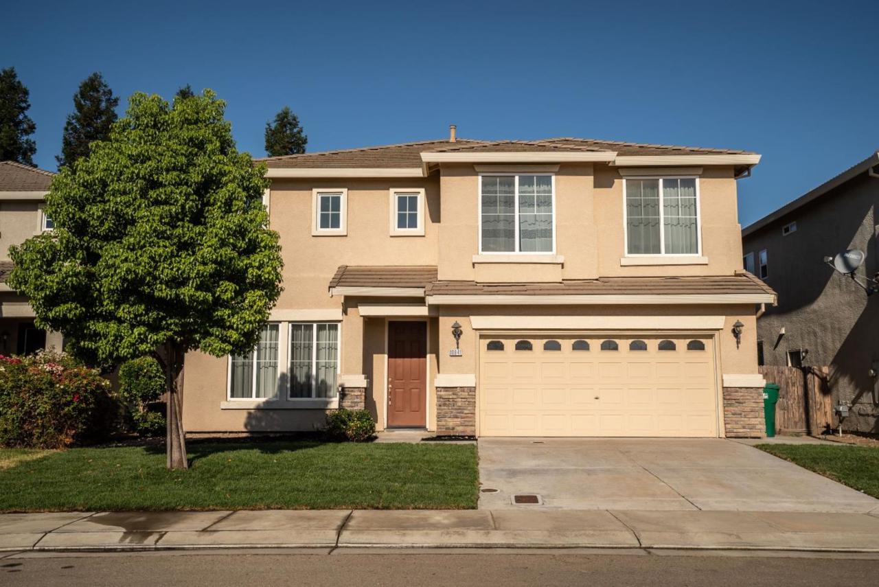 10841 Brookfield Avenue - Photo 1