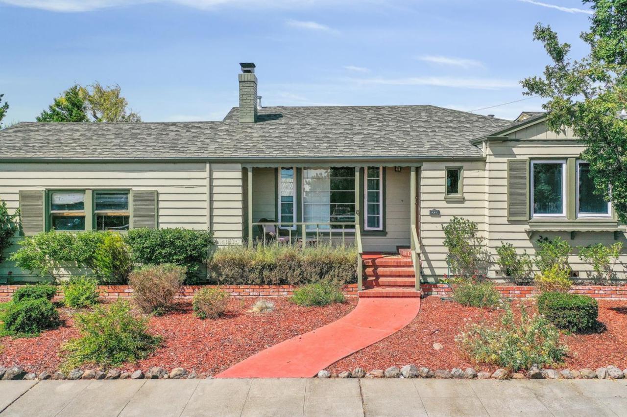 651 Linden Avenue - Photo 1