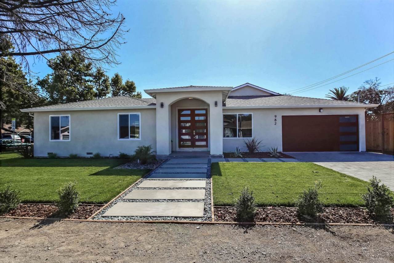 982 Bryant Way - Photo 1