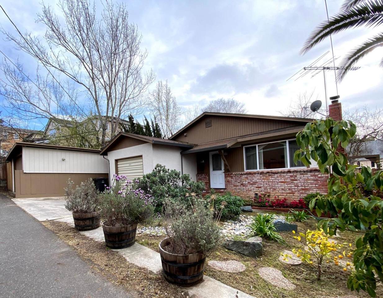 1819 Hill Avenue - Photo 1 1819 Hill Avenue - Photo 1