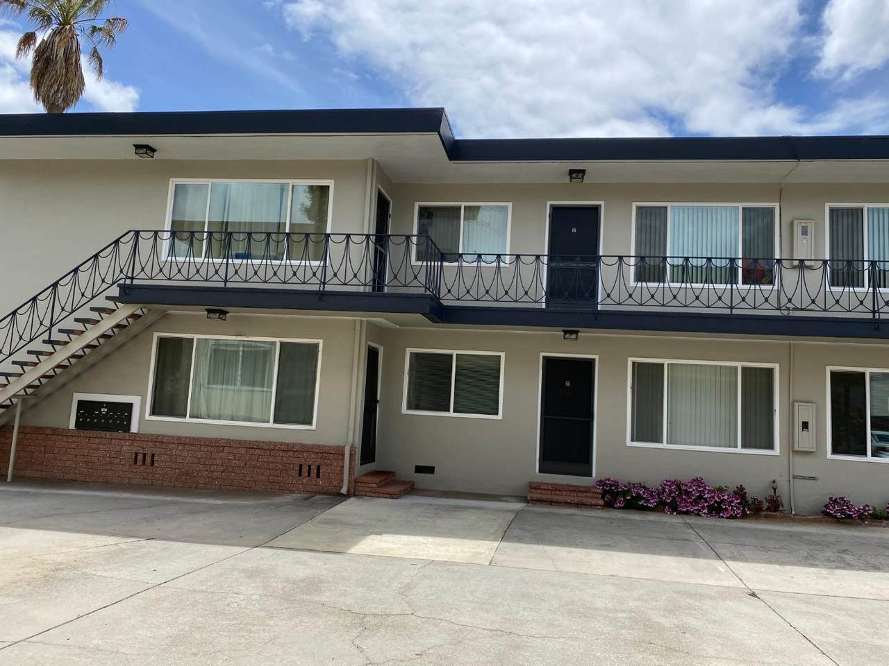 960 Palm Avenue - Photo 1