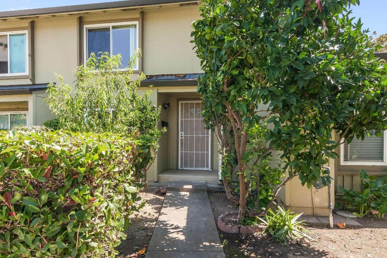 2003 Quadros Lane - Photo 1
