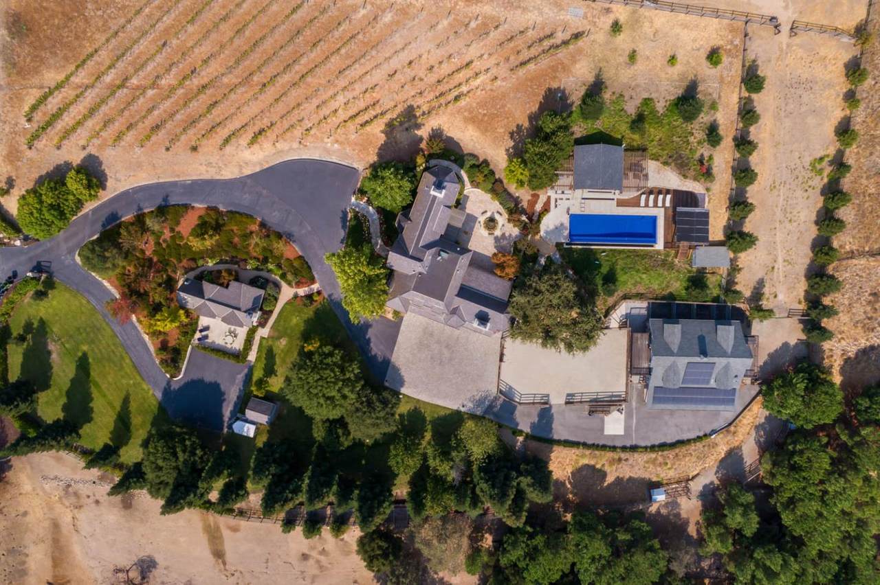 60 Valley Court - Photo 1