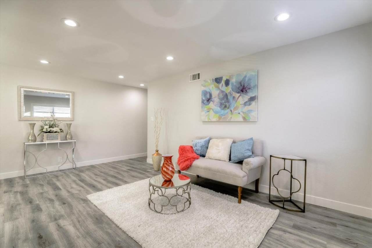 5528 Spinnaker Drive. Unit #4 - Photo 1