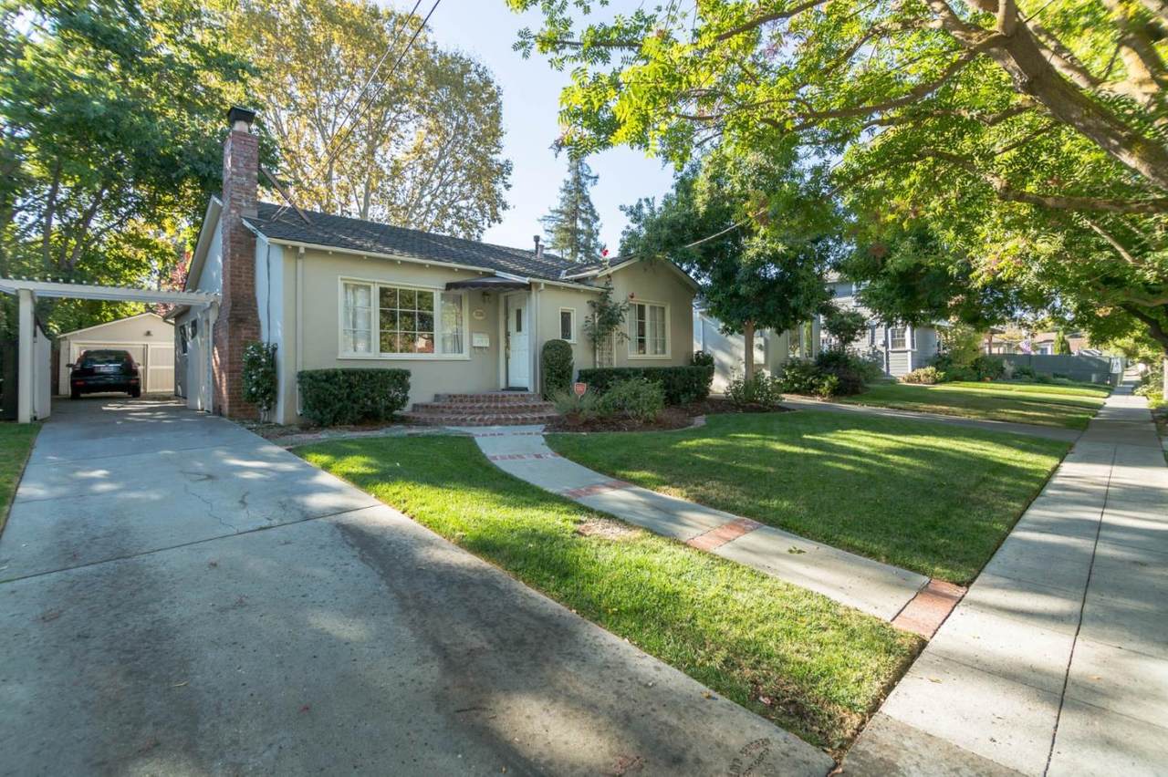 1036 Lincoln Court - Photo 1