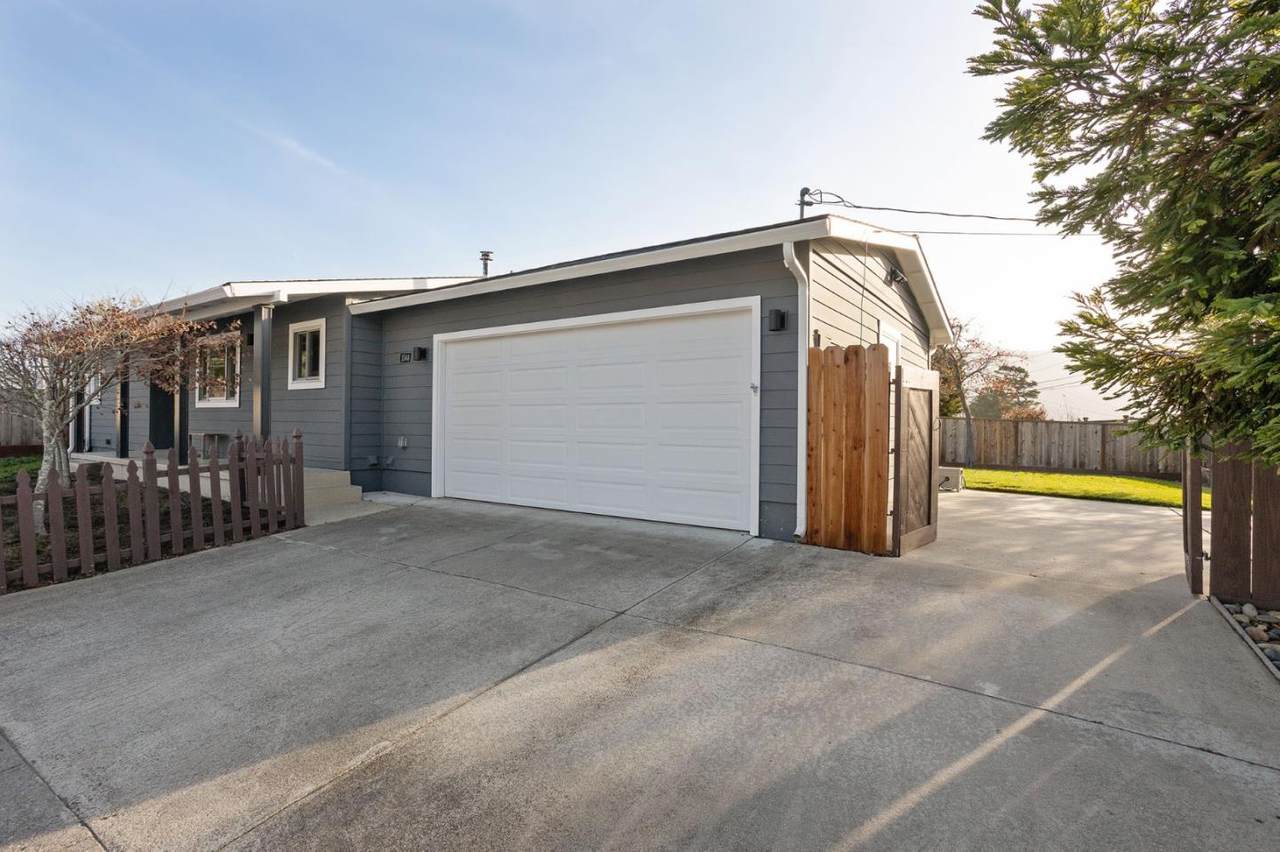 1048 Manzanita Drive - Photo 1