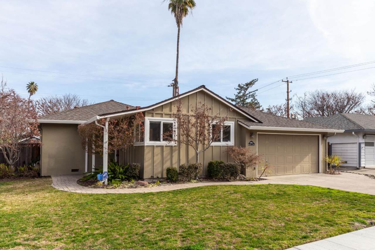 4886 Kingridge Drive - Photo 1