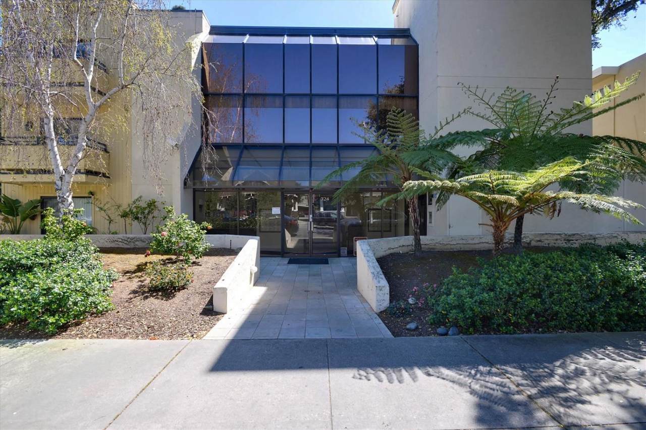324 Catalpa - Photo 1