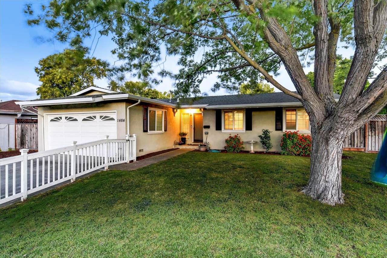1484 Jeffery Avenue - Photo 1