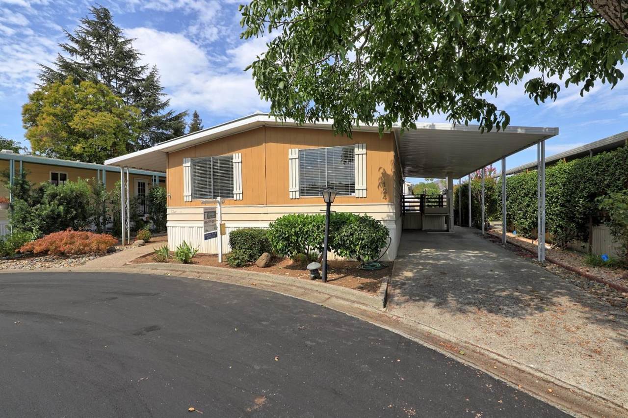124 Grove Drive - Photo 1