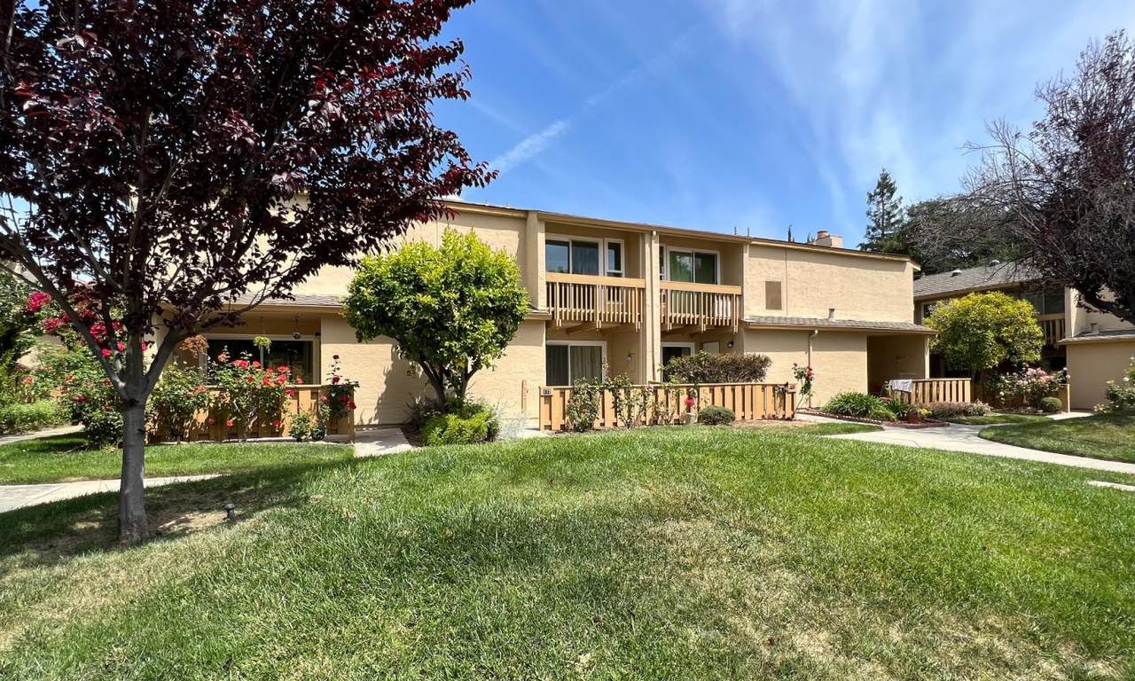 125 Connemara Way - Photo 1
