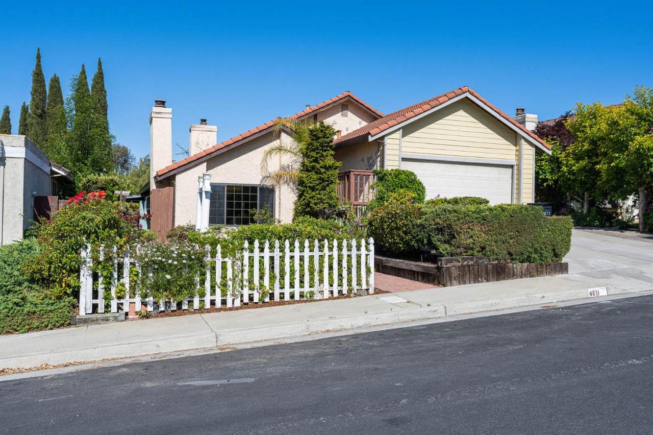 4831 Plainfield Drive - Photo 1
