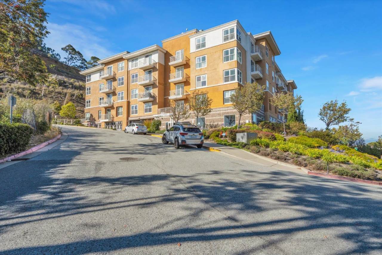 501 Crescent Way - Photo 1
