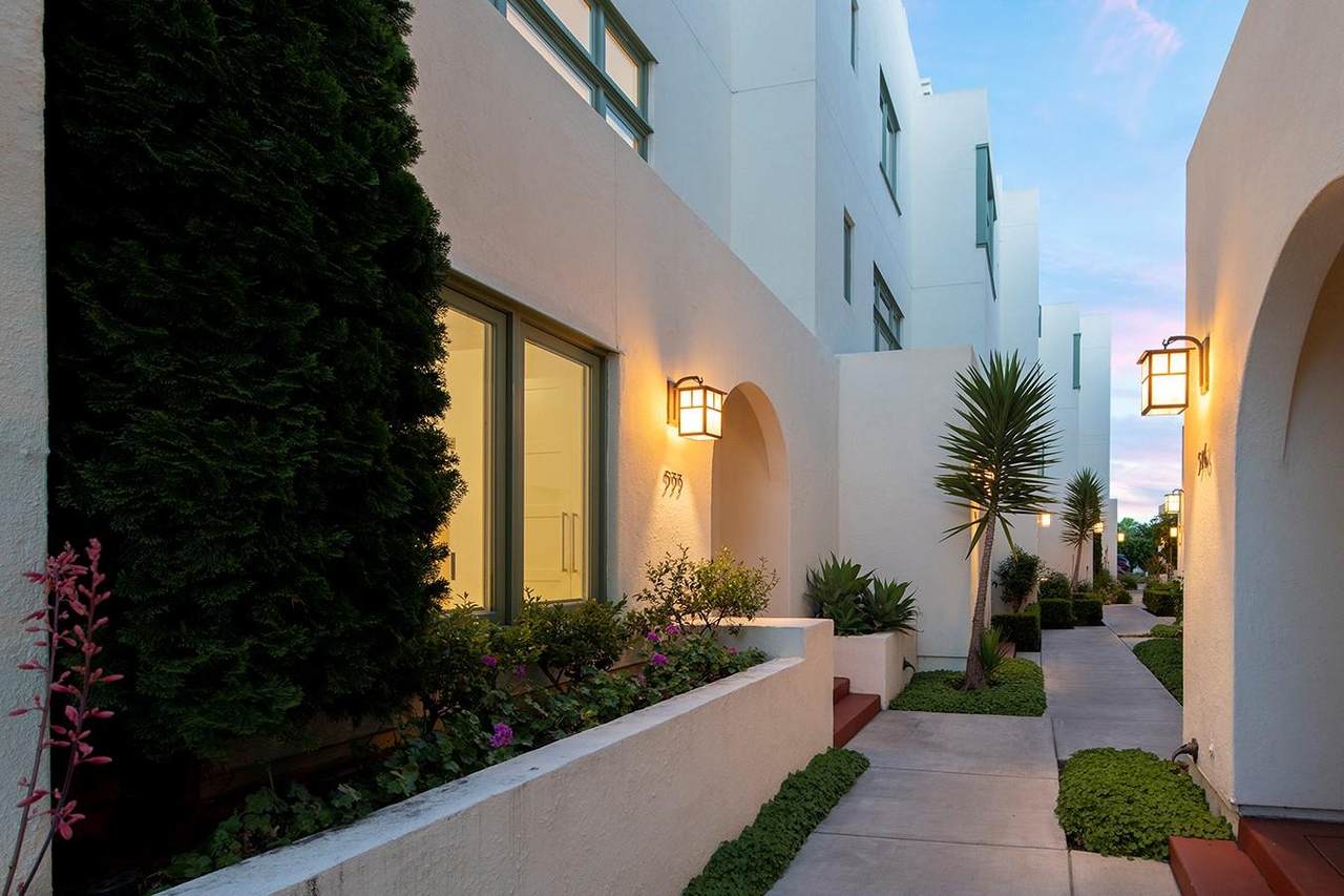 533 Fierro Loop - Photo 1
