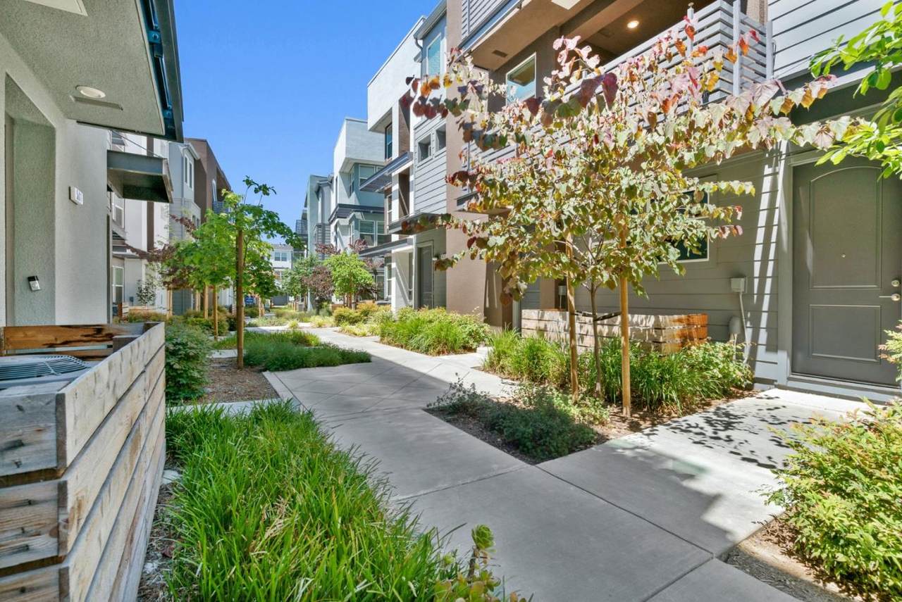 633 Clover Circle - Photo 1