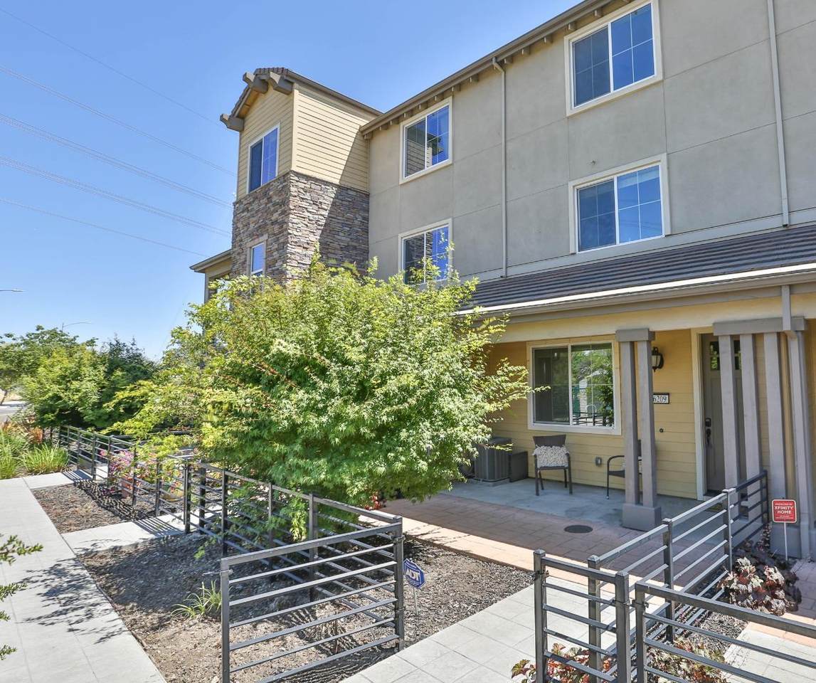 6209 White Moonstone Court - Photo 1