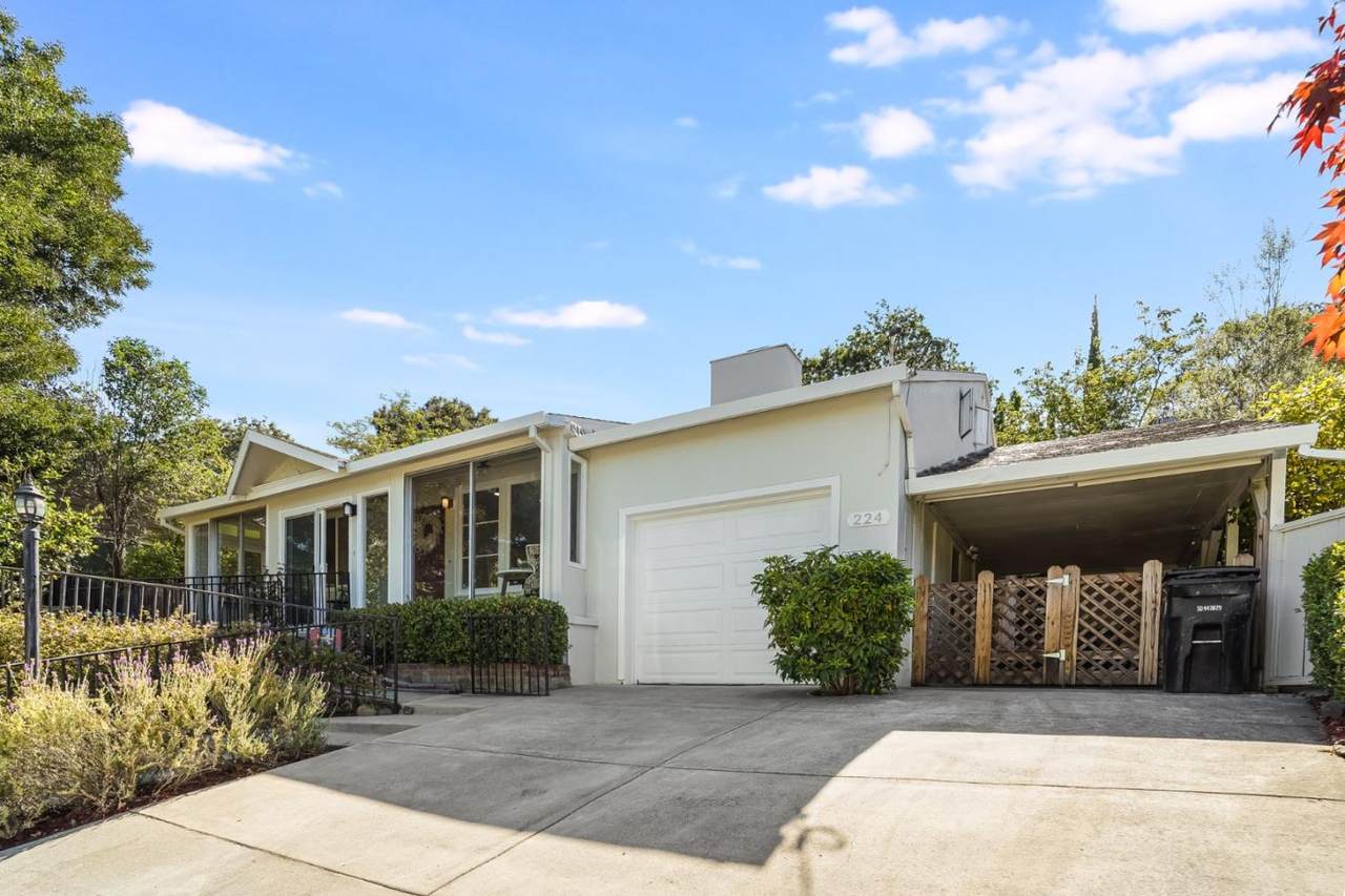 224 Oakview Drive - Photo 1