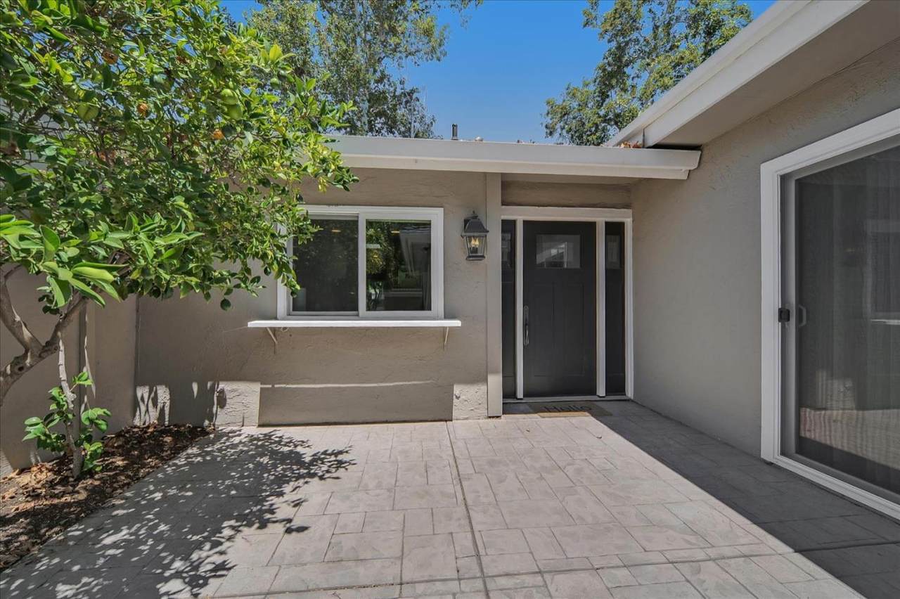 1143 Holly Oak Circle - Photo 1
