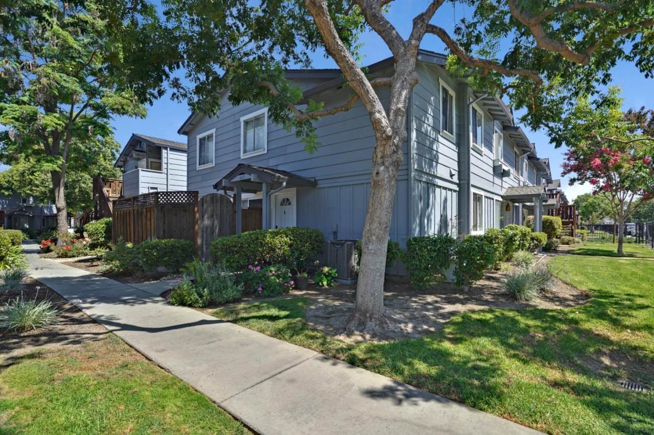 465 Carpentier Way - Photo 1