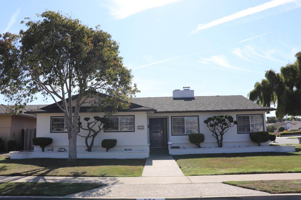 630 Santa Cruz Avenue - Photo 1