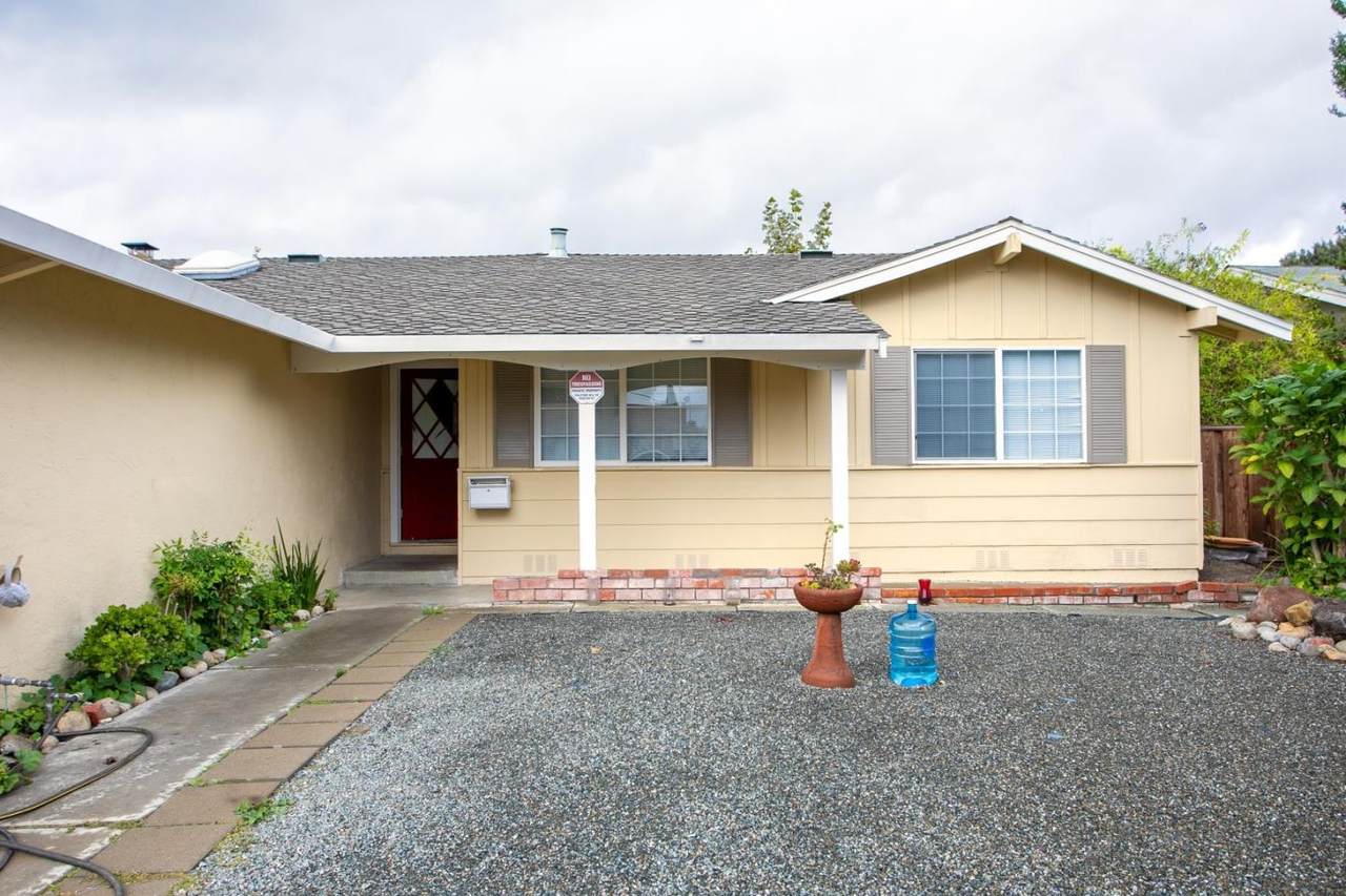 1023 Summerfield Drive - Photo 1