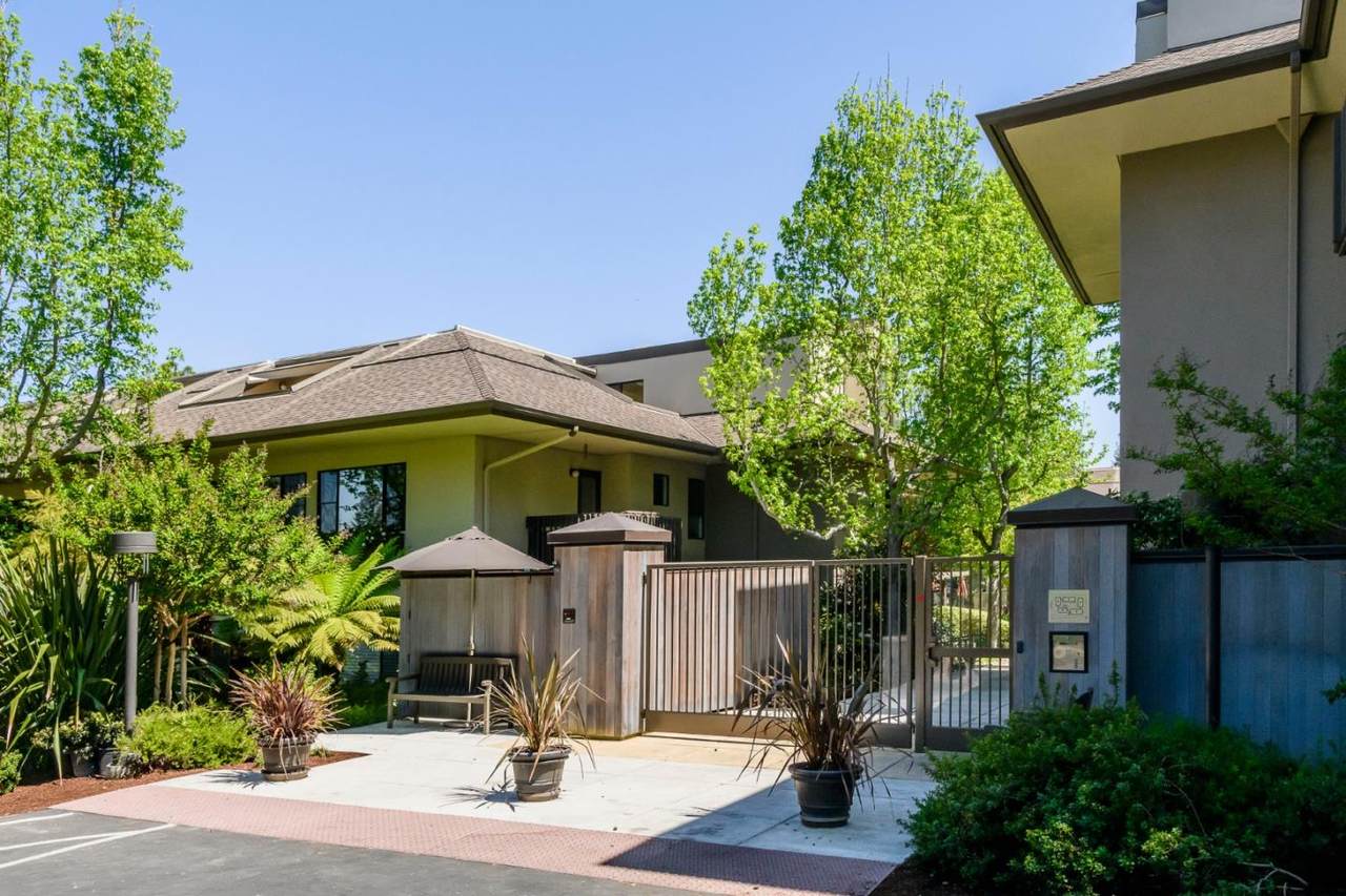 2140 Santa Cruz Avenue - Photo 1
