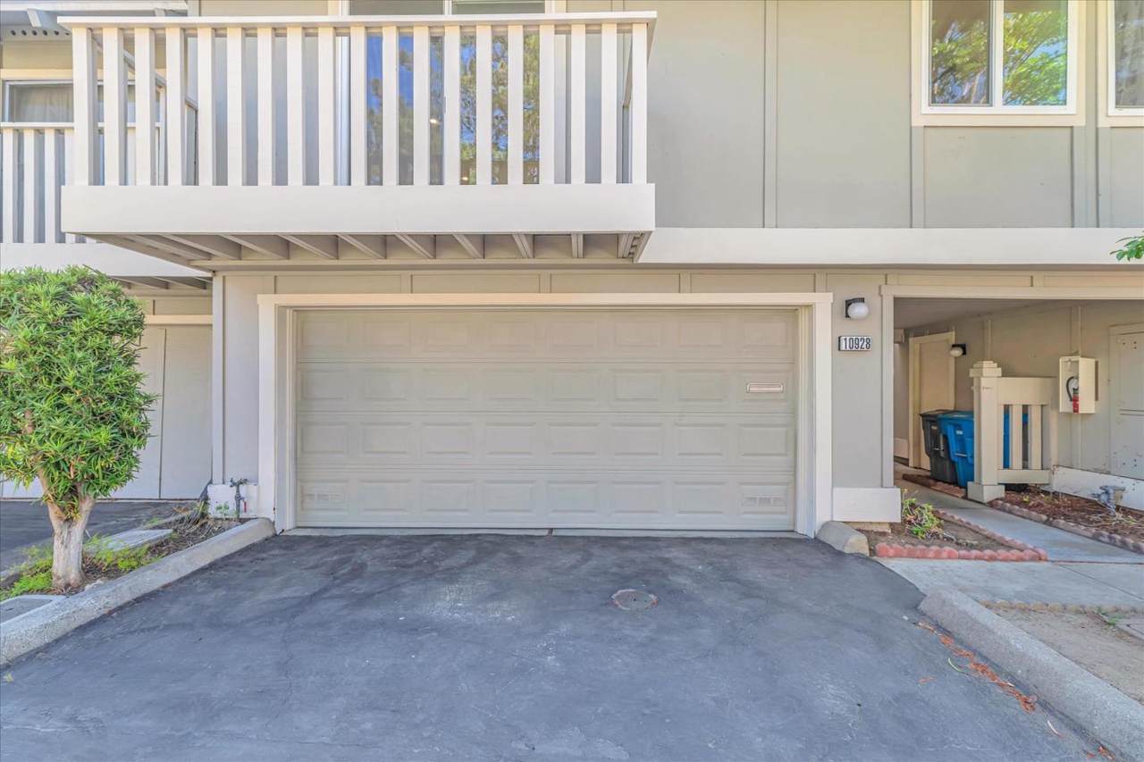 10928 Northshore Square - Photo 1