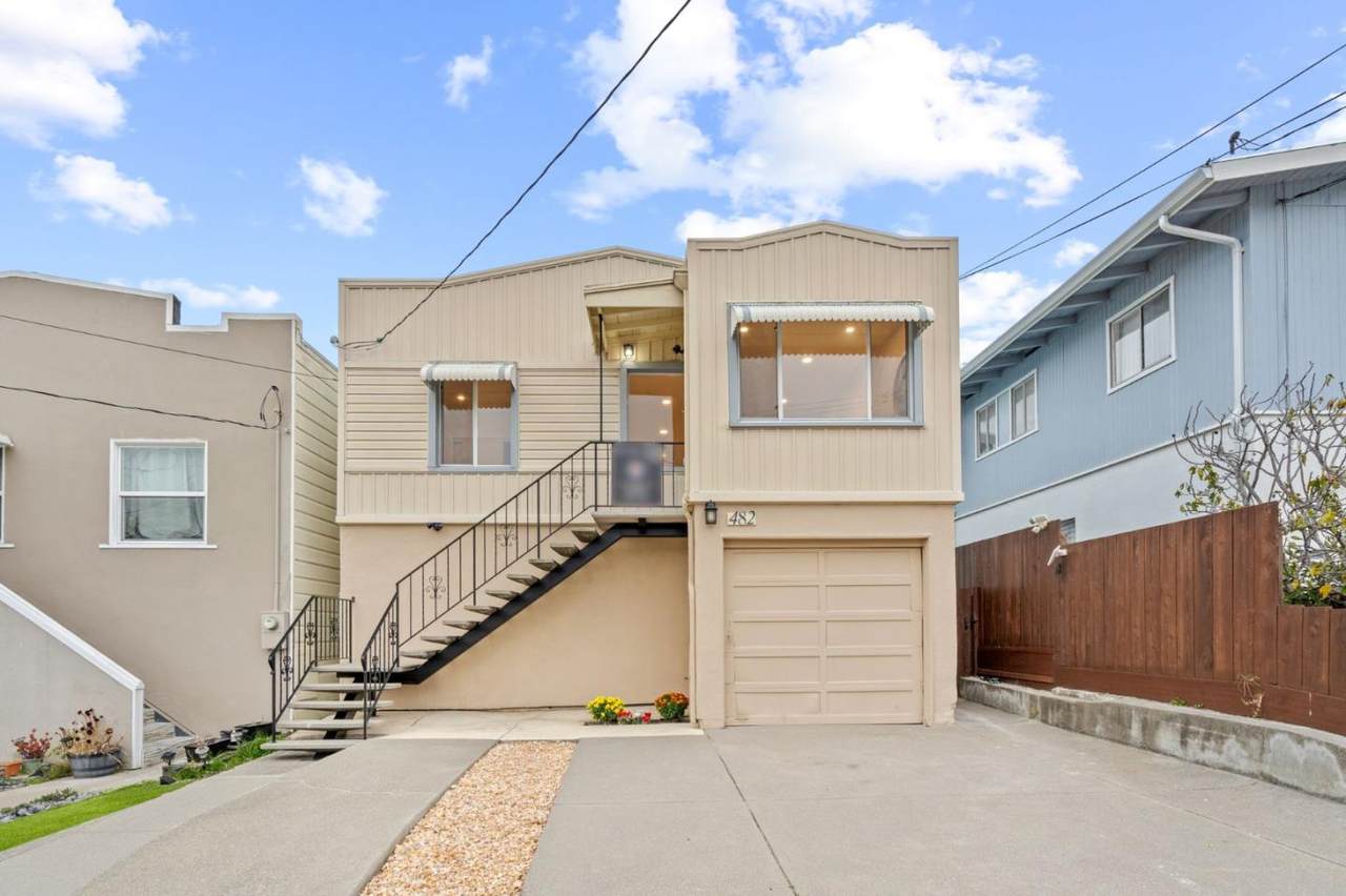 482 Maple Avenue - Photo 1