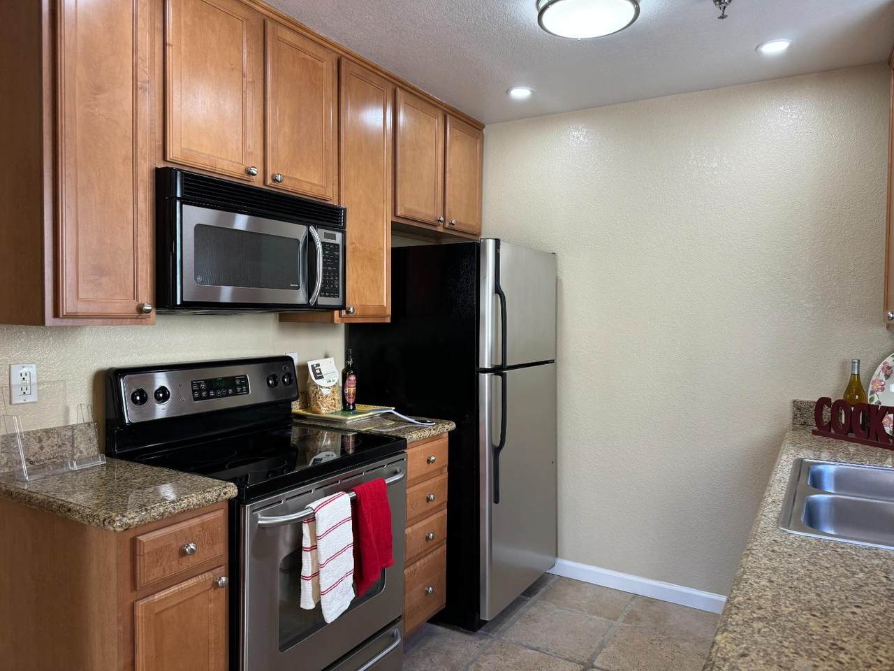 880 Fremont Avenue - Photo 1