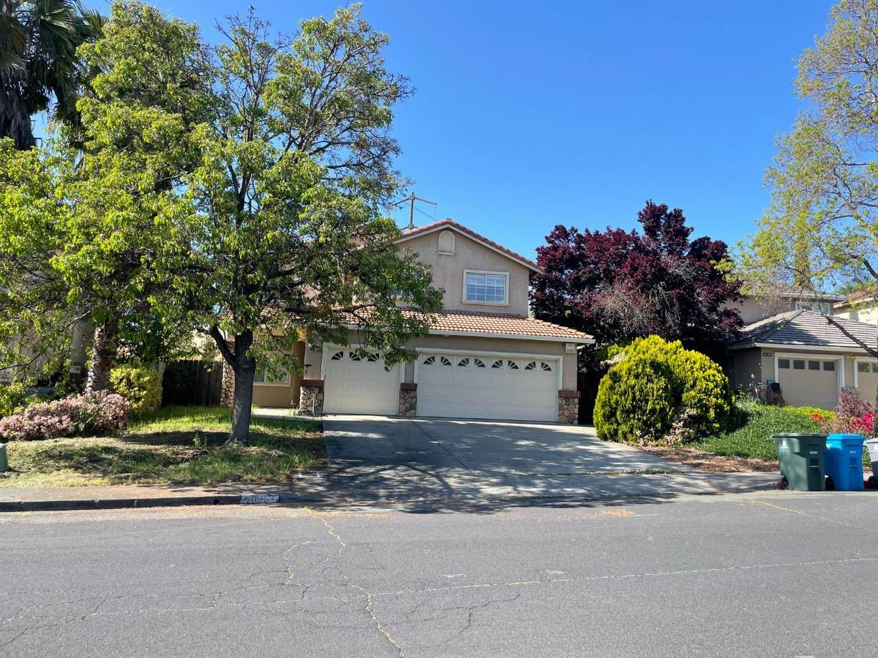 1005 Legend Circle - Photo 1