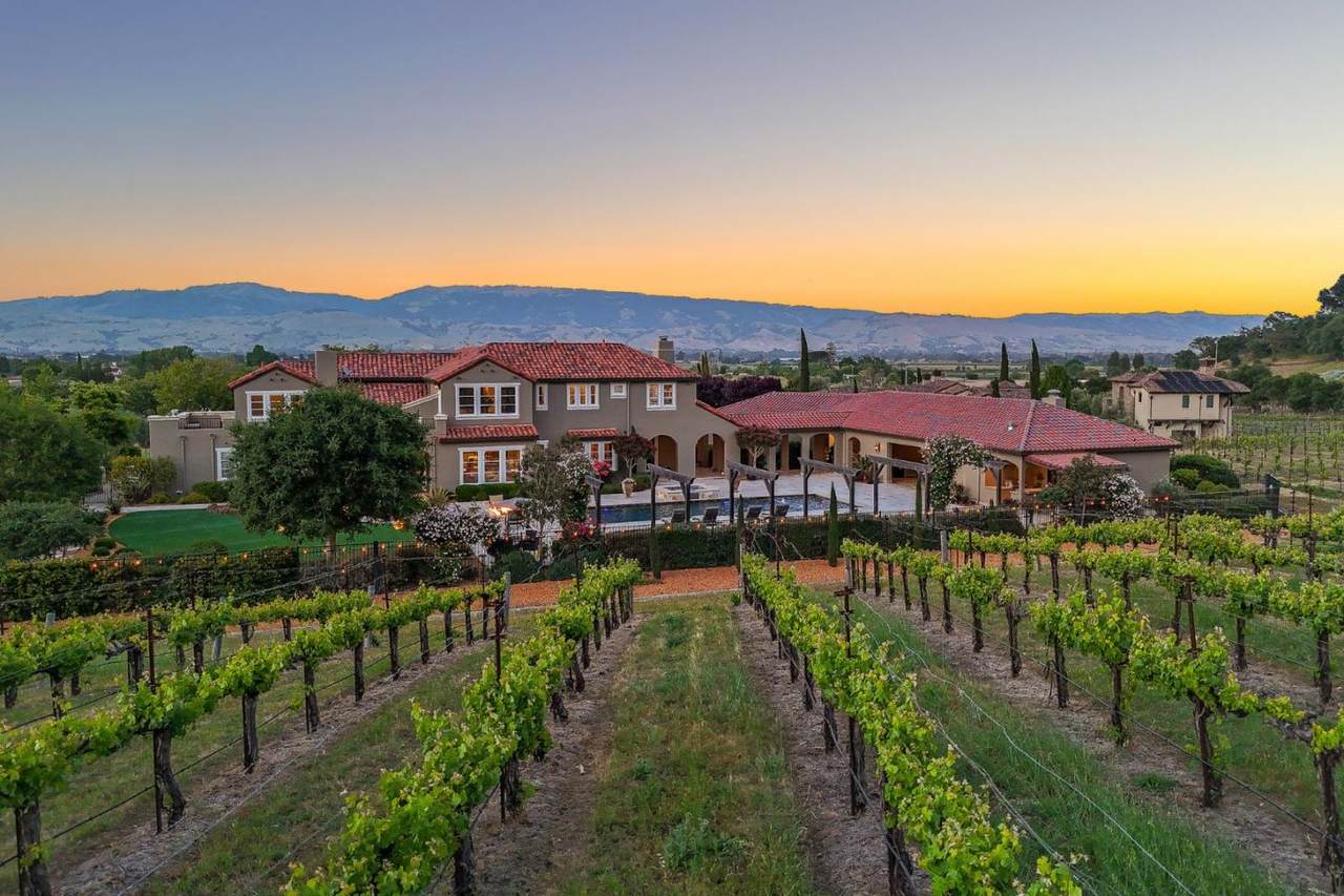 1405 Lakeview Court - Photo 1