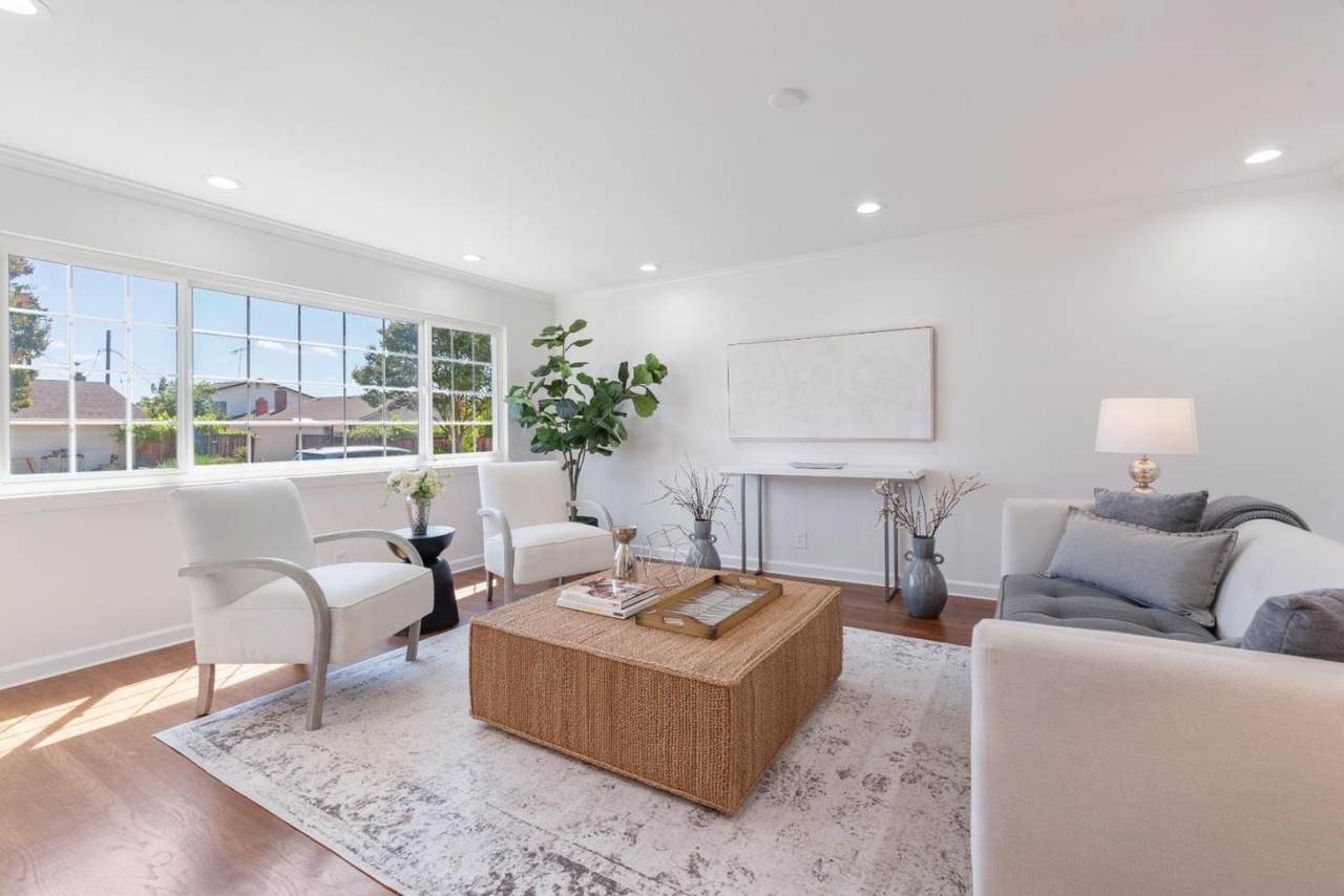 979 November Drive - Photo 1