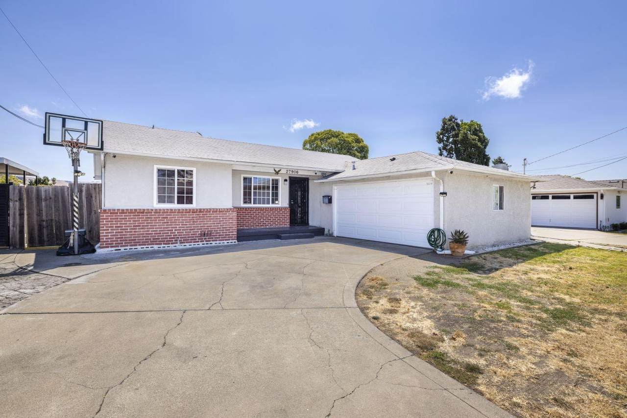 27906 Thackeray Avenue - Photo 1