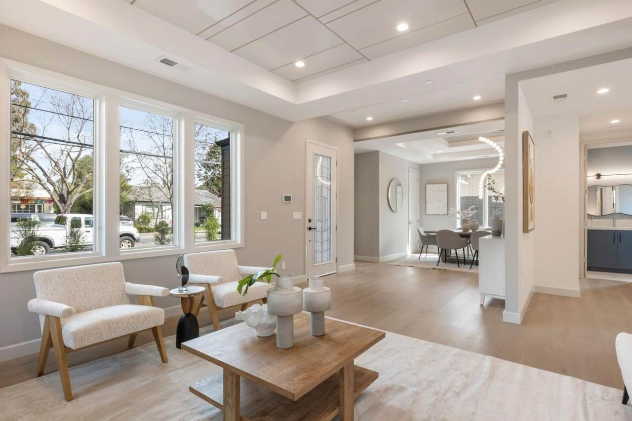1004 Iris Street - Photo 1