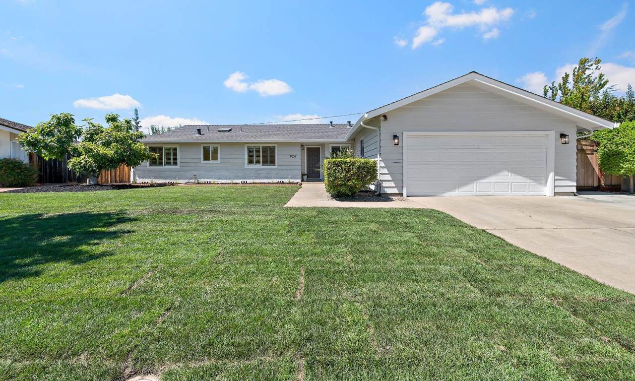 907 Bainbridge Ct - Photo 1