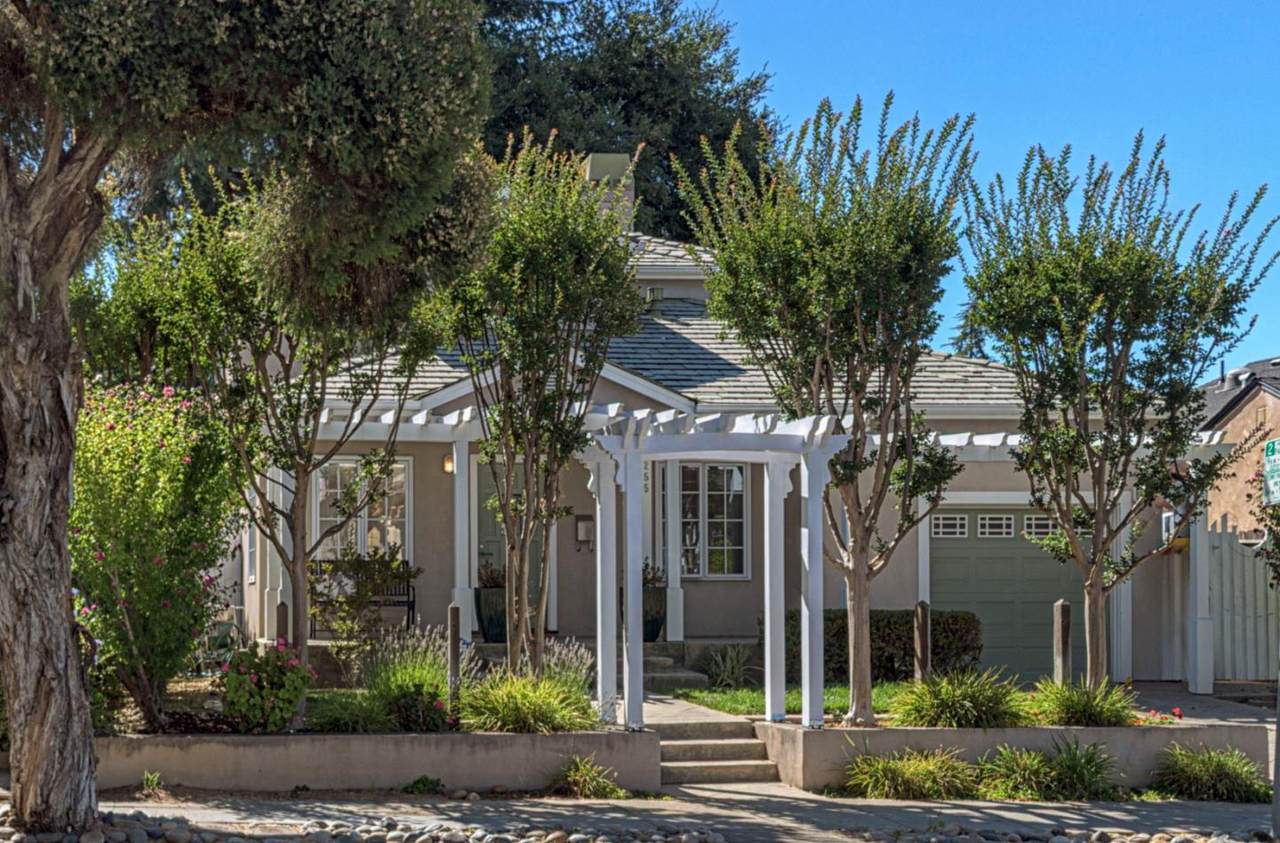 255 University Avenue - Photo 1