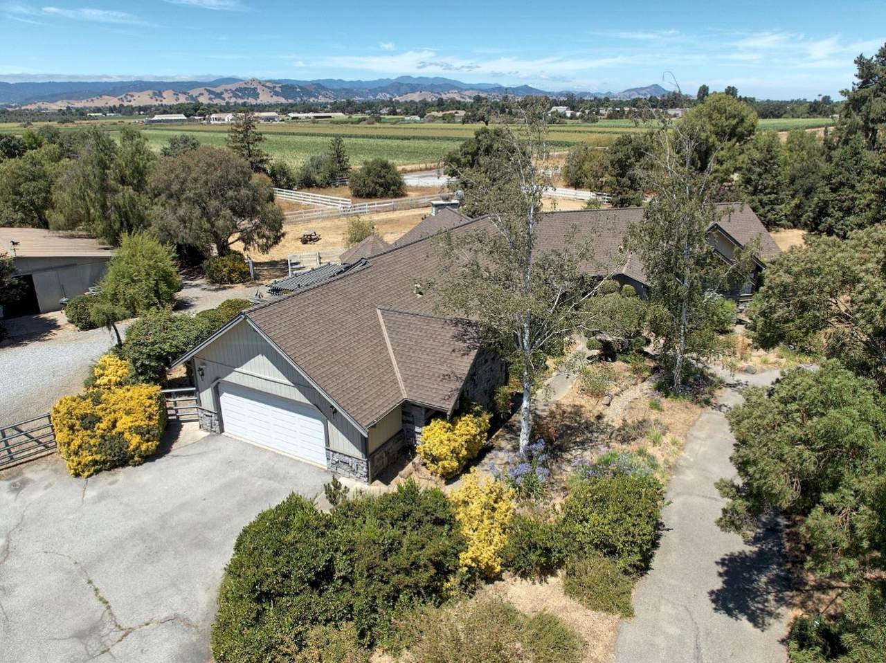 2000 Oscar Court - Photo 1