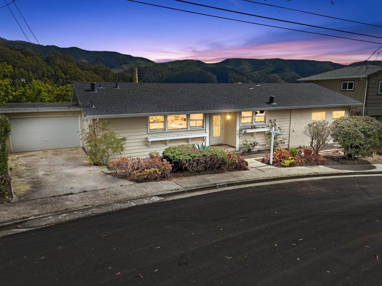 928 Corona Drive - Photo 1