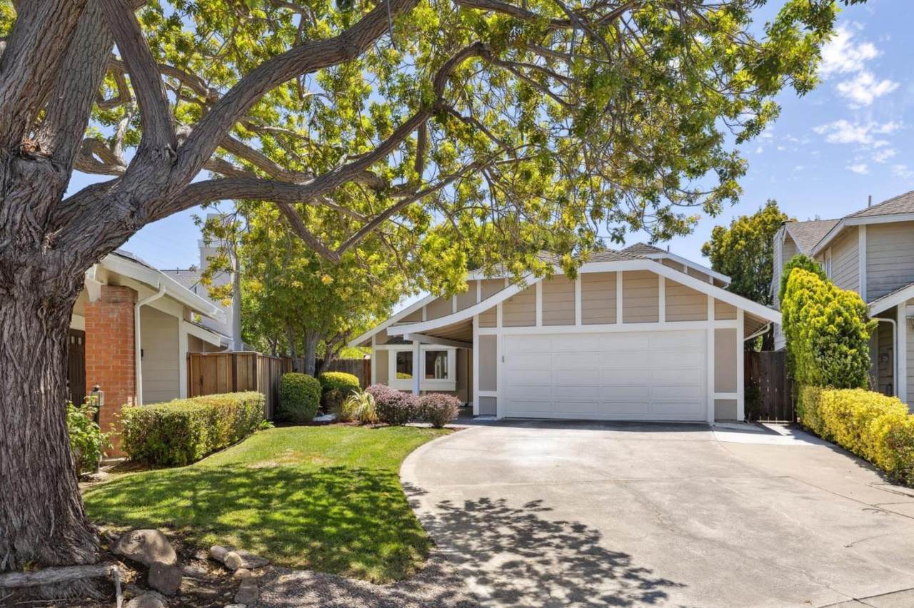 704 Prescott Lane - Photo 1