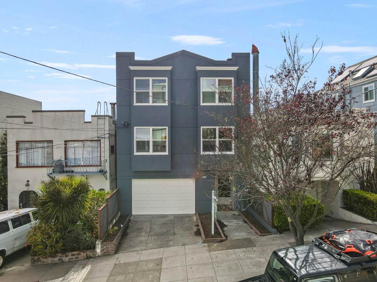 415-417 44th Avenue - Photo 1