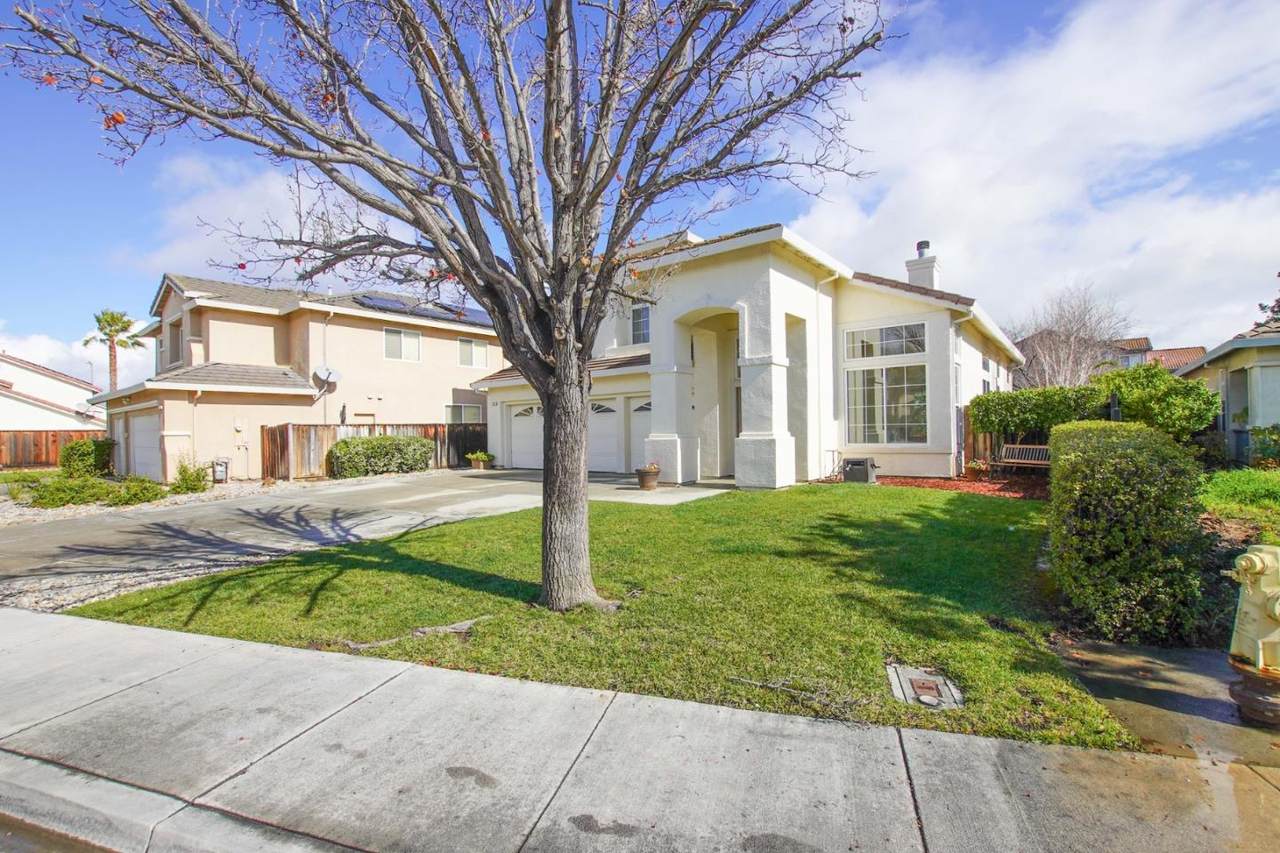 740 Hillock - Photo 1