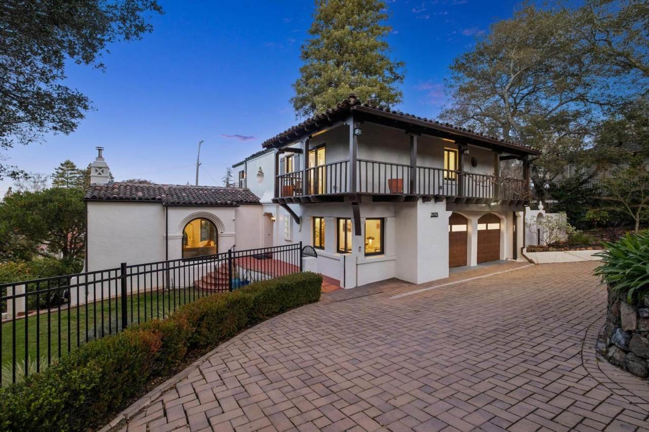 2323 Summit Drive - Photo 1