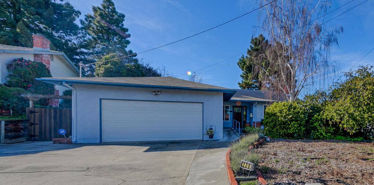 220 Brenda Court - Photo 1