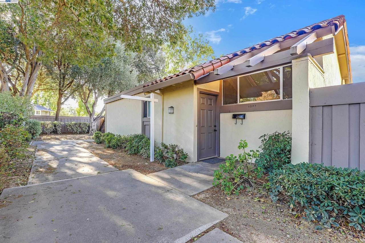 5232 Golden Rd - Photo 1