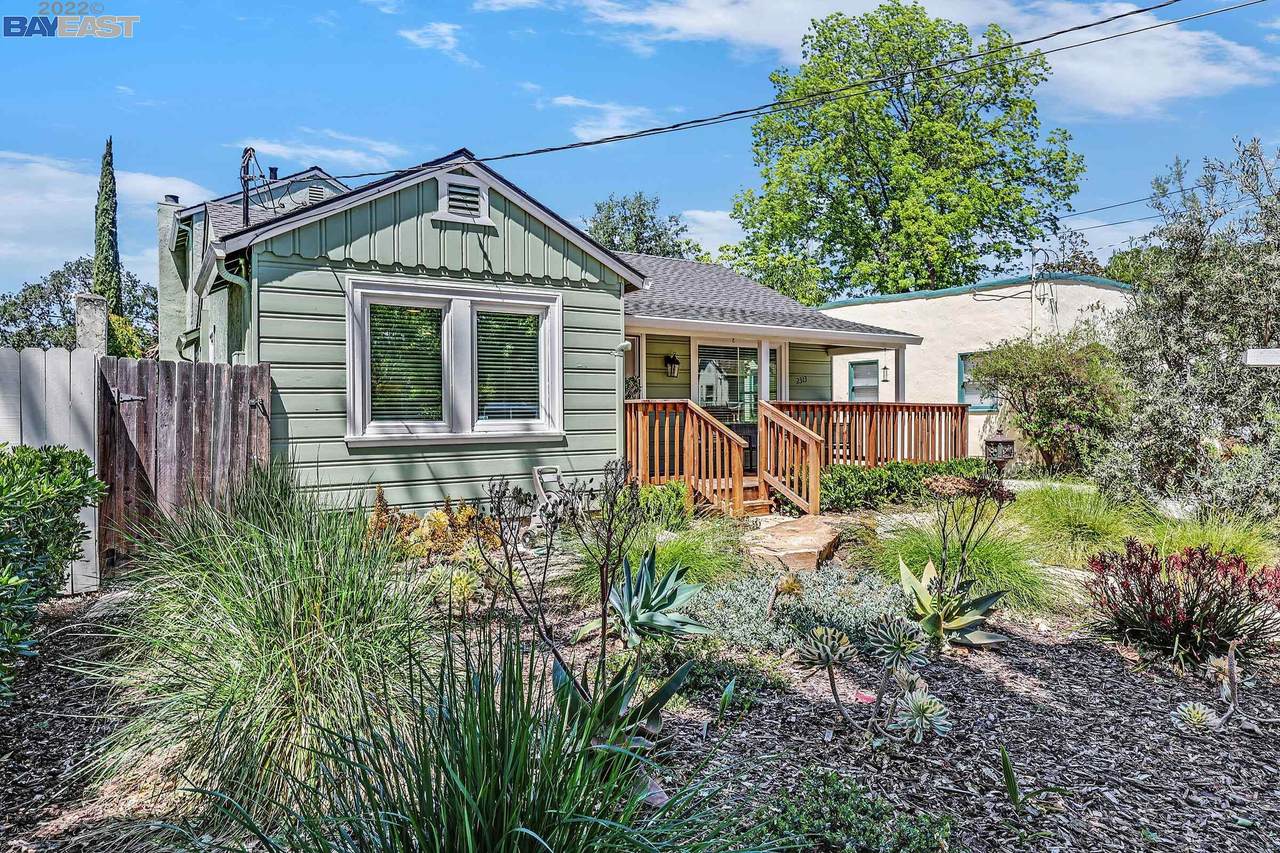 2313 Almond Ave - Photo 1