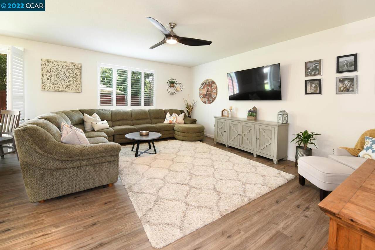 218 Wimbledon Dr - Photo 1