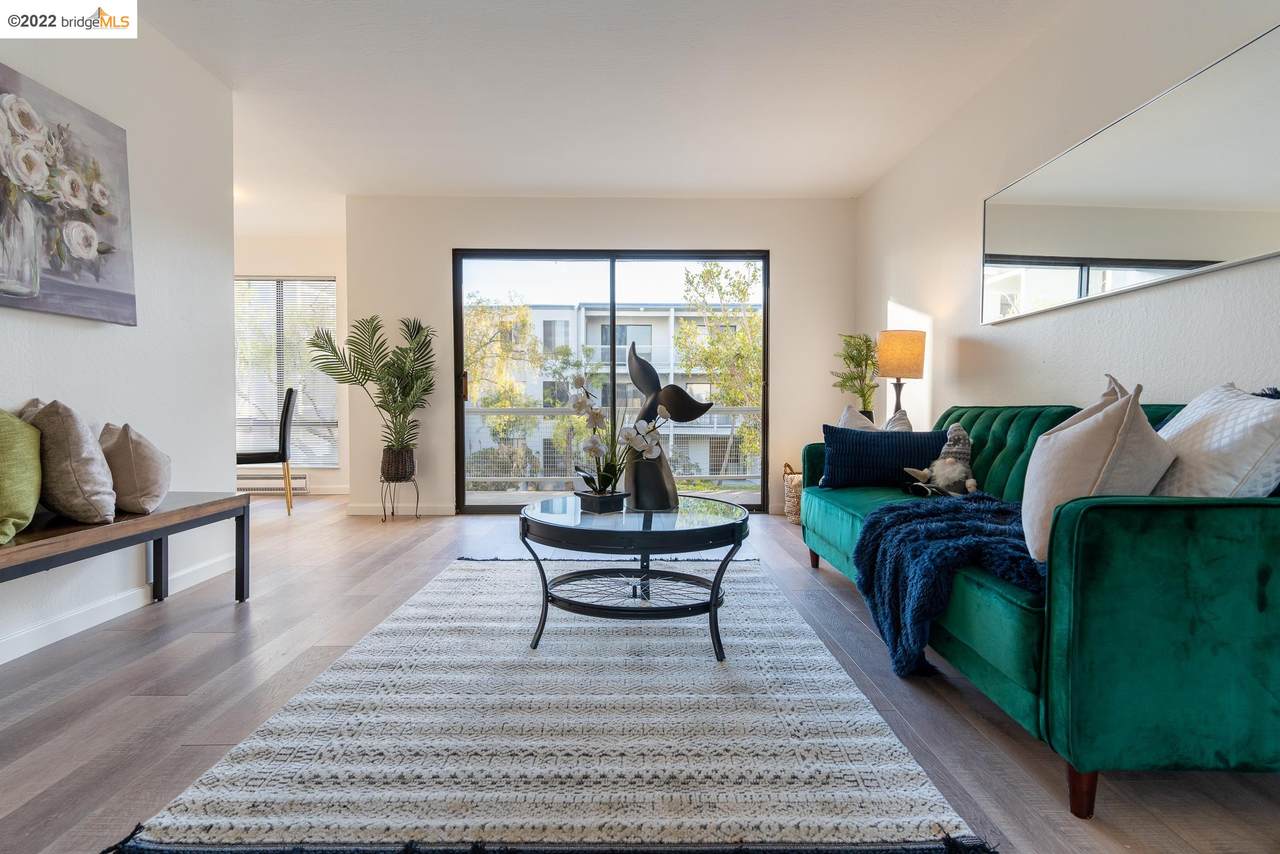8 Admiral Dr - Photo 1