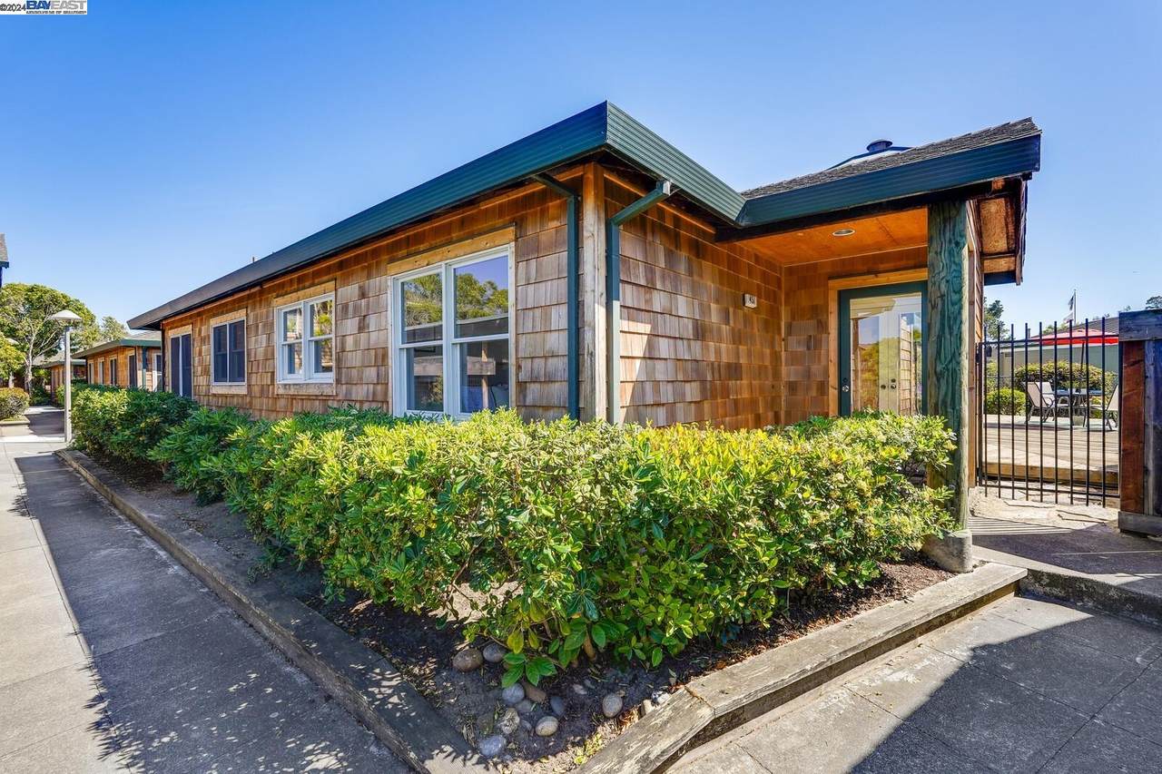 451 Centre Ct - Photo 1
