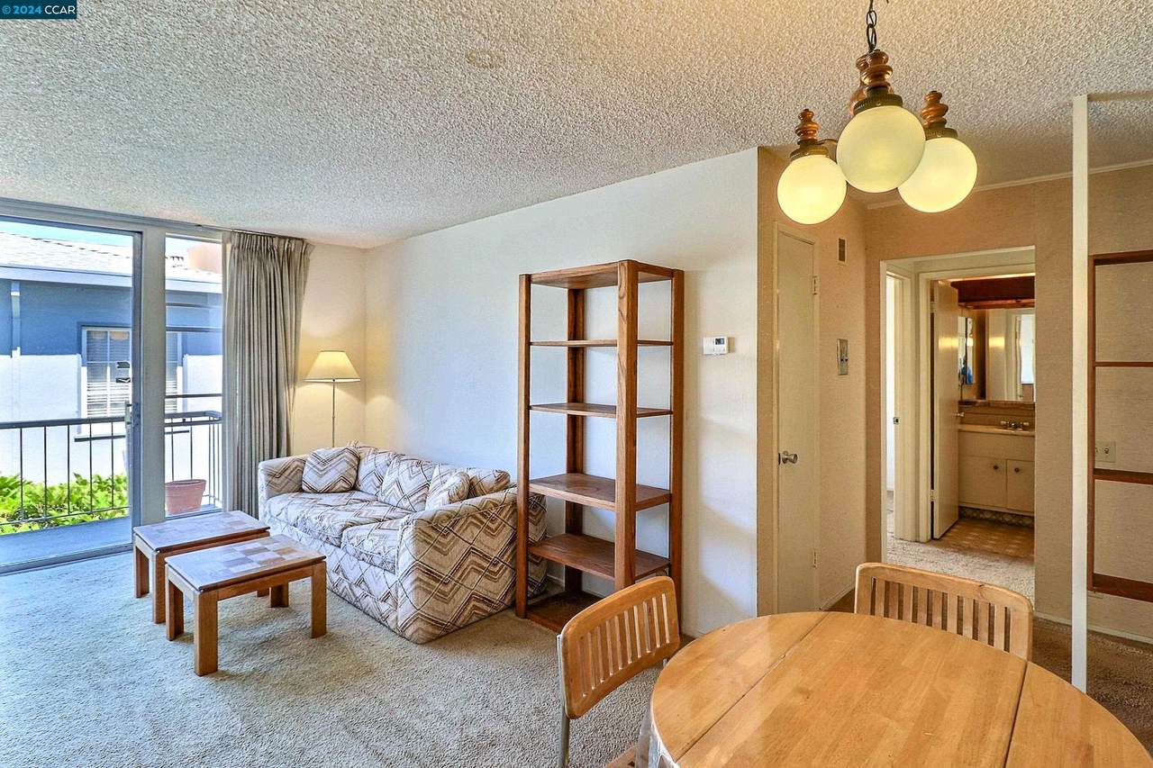 811 York St - Photo 1