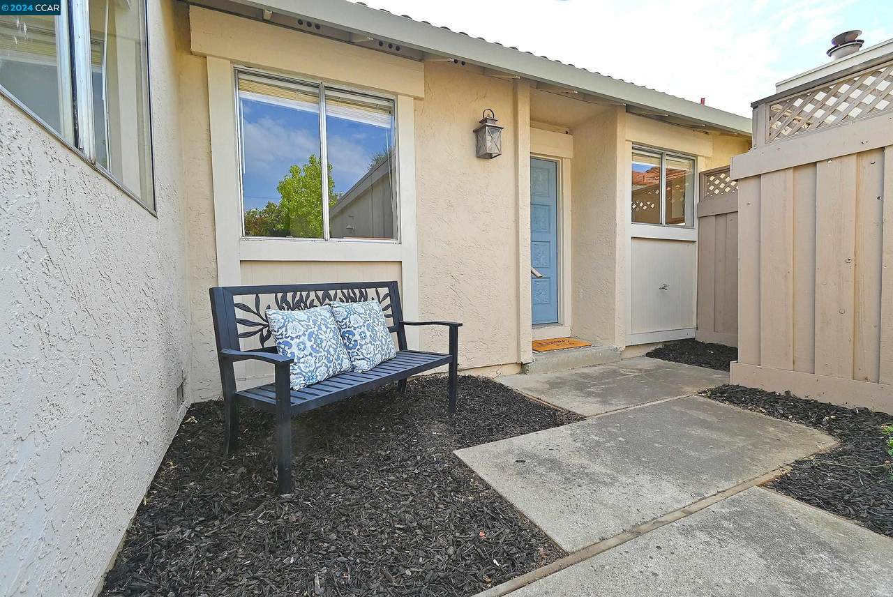 21 Clark Creek Cir - Photo 1